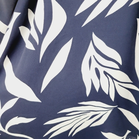 ❤️ Loft blue and white tropical top size L - Picture 9 of 9